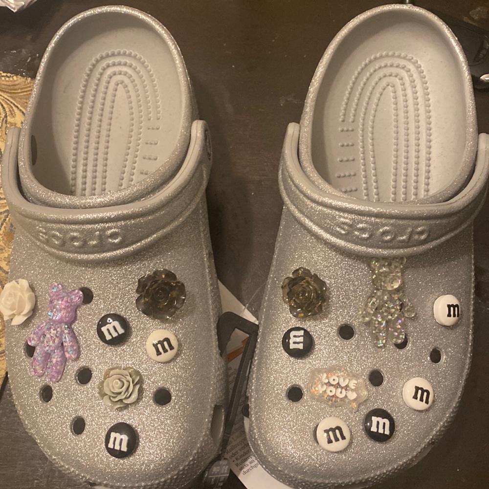 New classic glitter clog